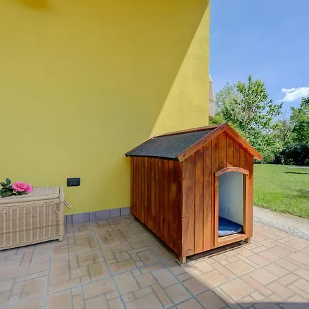 Villa La Dolce Vita: Lake Maggiore 3Br, Fenced Garden, Parking Near Beaches - Happy Rentals * Leggiuno