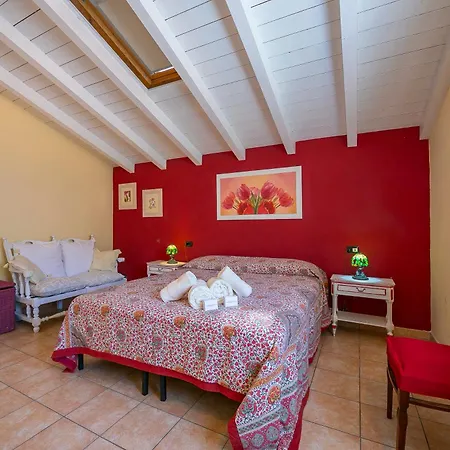 Villa La Dolce Vita: Lake Maggiore 3Br, Fenced Garden, Parking Near Beaches - Happy Rentals * Leggiuno
