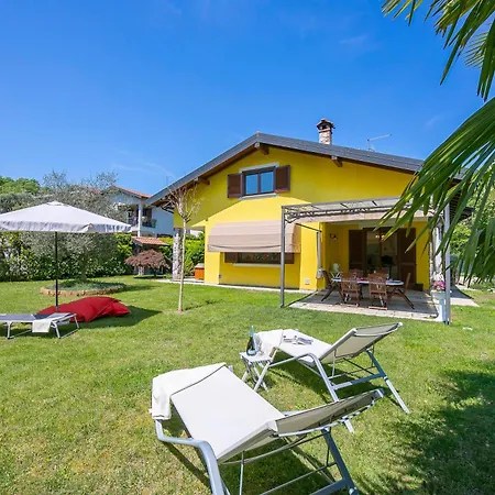 Villa Villa La Dolce Vita: Lake Maggiore 3Br, Fenced Garden, Parking Near Beaches - Happy Rentals Leggiuno