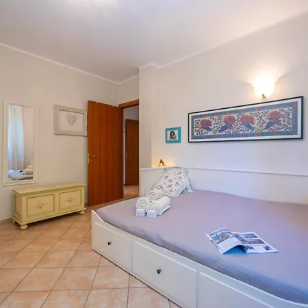Villa La Dolce Vita: Lake Maggiore 3Br, Fenced Garden, Parking Near Beaches - Happy Rentals Villa Leggiuno