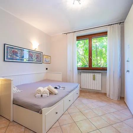 Villa La Dolce Vita: Lake Maggiore 3Br, Fenced Garden, Parking Near Beaches - Happy Rentals *
