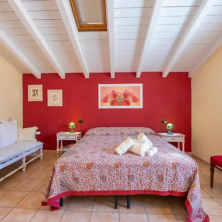 Villa Villa La Dolce Vita: Lake Maggiore 3Br, Fenced Garden, Parking Near Beaches - Happy Rentals Leggiuno