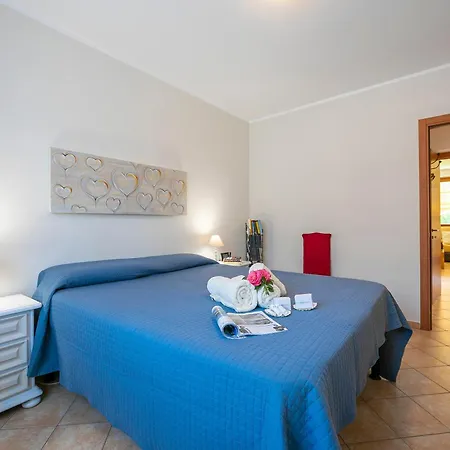 Villa La Dolce Vita: Lake Maggiore 3Br, Fenced Garden, Parking Near Beaches - Happy Rentals Leggiuno