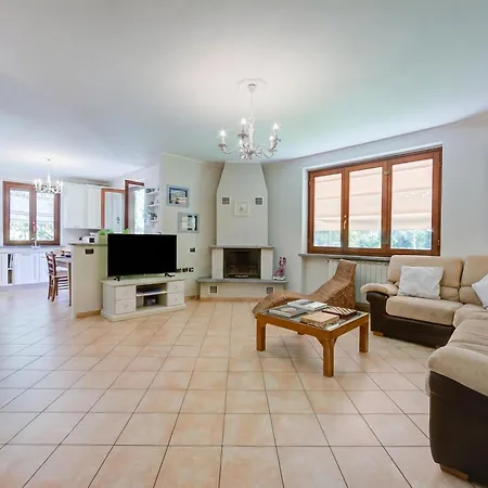 Villa La Dolce Vita: Lake Maggiore 3Br, Fenced Garden, Parking Near Beaches - Happy Rentals Villa *
