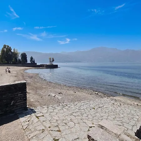 Villa La Dolce Vita: Lake Maggiore 3Br, Fenced Garden, Parking Near Beaches - Happy Rentals * Leggiuno