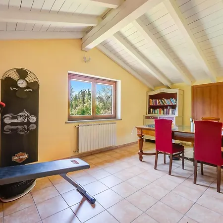 Villa Villa La Dolce Vita: Lake Maggiore 3Br, Fenced Garden, Parking Near Beaches - Happy Rentals Leggiuno
